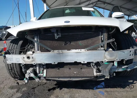 2015 Mercedes-Benz C 300 z USA, uszkodzony, nr VIN 55SWF4JB4FU082999